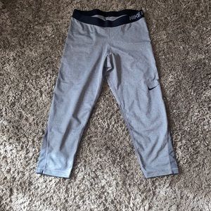 Nike Cropped Leggings 🖤